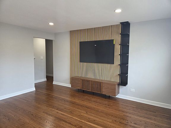 5th image of 6605 N Northwest Hwy #Top