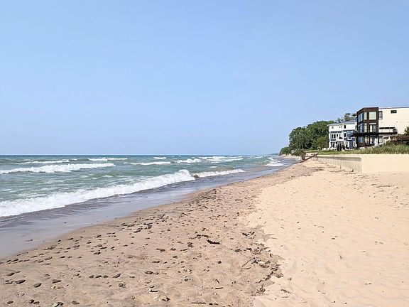 2nd image of 2926 Lake Shore Dr