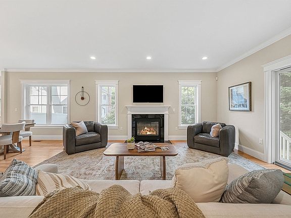 4th image of 279 Brookline St #279