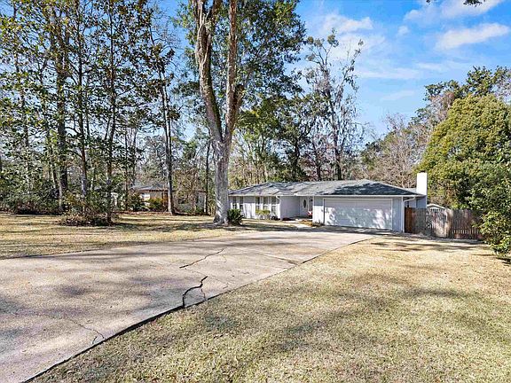 3rd image of 3640 Barbary Dr