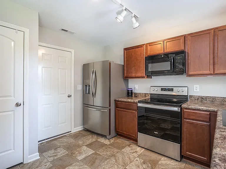 576 Camel St — Photo 7
