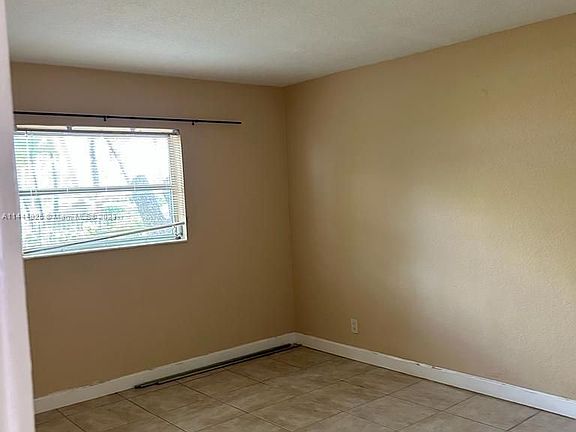 5th image of 2607 NE 8th Ave APT 19