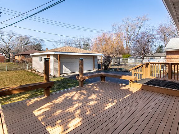 5th image of 1854 Spruce Ave