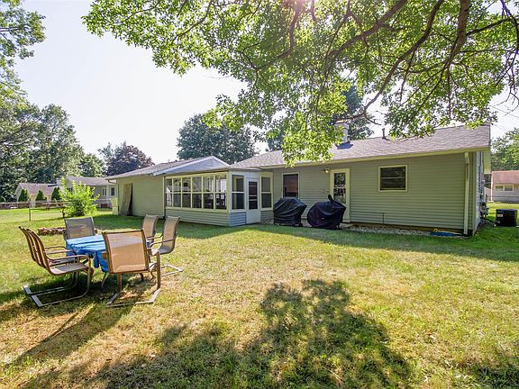 2nd image of 3435 Acacia Dr