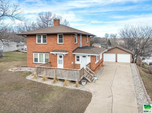 411 W Main St, Hinton, IA 51024