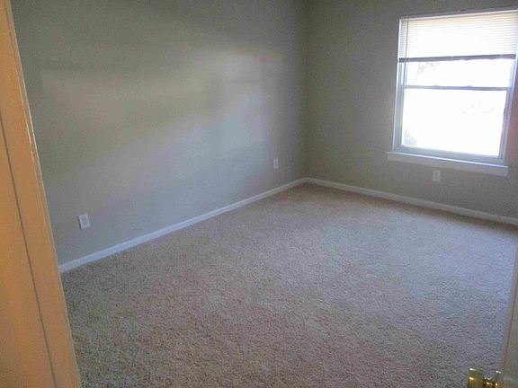 4th image of 42 Northrup Dr