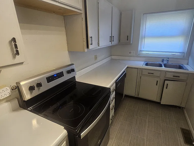 1333 Brooke Park Dr #4 — Photo 6