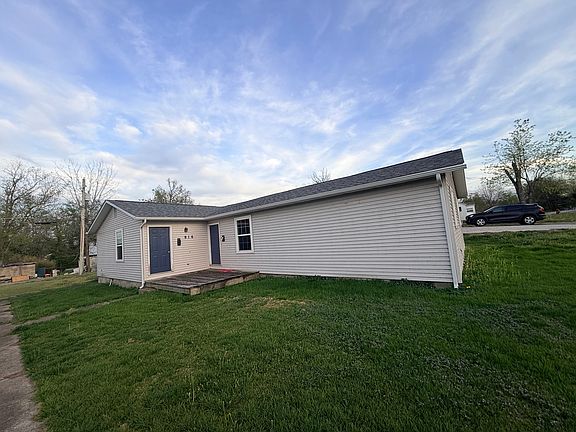 2nd image of 916 S 10th St