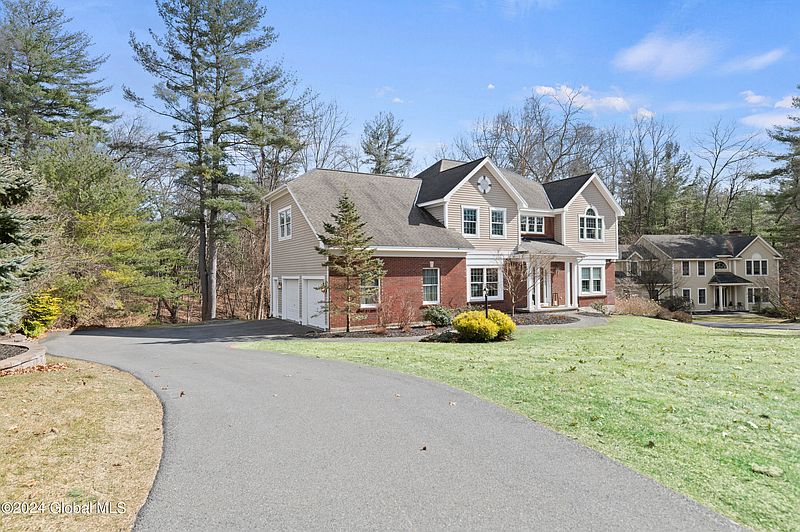 3rd image of 708 Stephens Place
