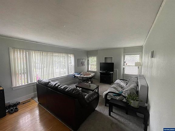 2nd image of 320 NW 23rd St