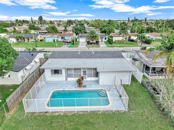 9480 NW 24th Pl, Fort Lauderdale, FL 33322