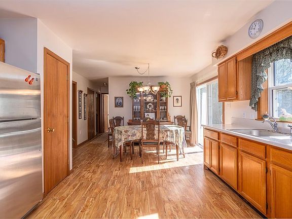 5th image of 1388 Westhampton Rd