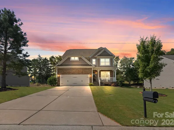 276 Hydrangea Dr, Lake Wylie, SC 29710