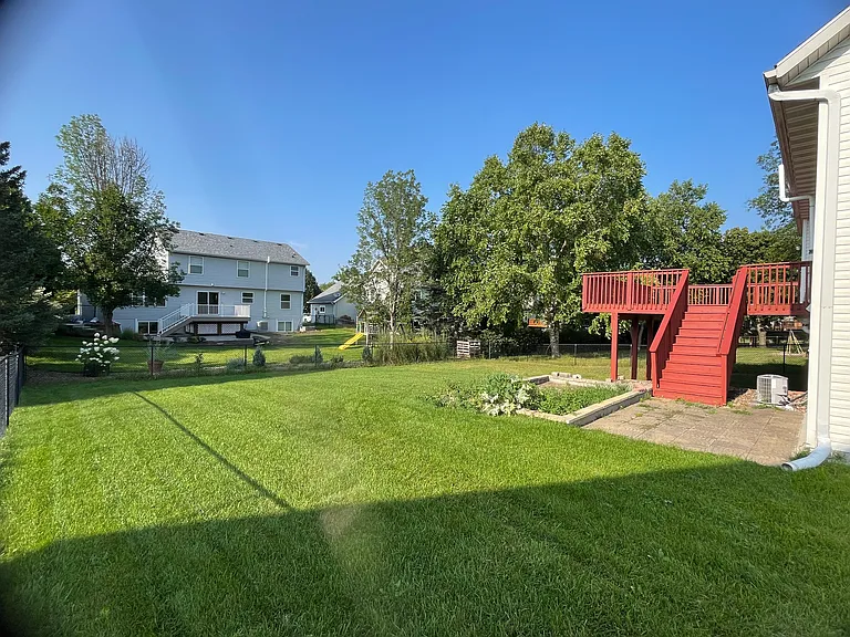929 Plymouth Ln NW — Photo 5