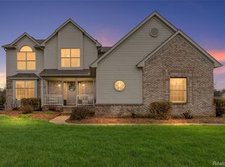 111 Oak Bark Dr, Howell, MI 48843