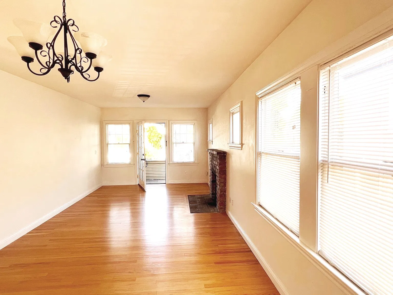 2 bed, 1000 sqft, $3,380 — Photo 2