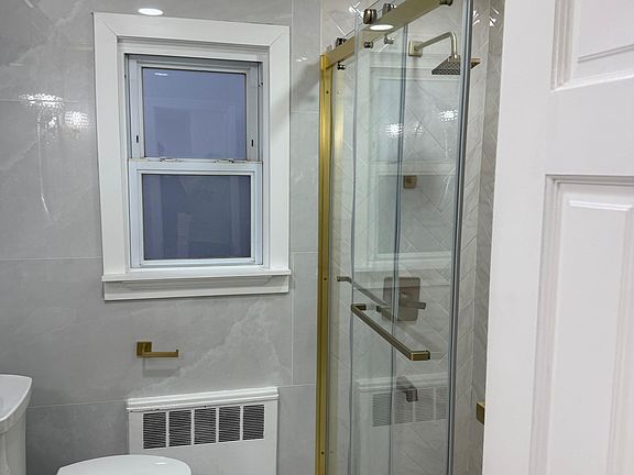 4th image of 168 Bennett Ave #1