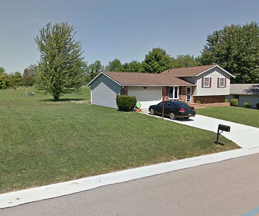 1st image of 204 Maple Dr