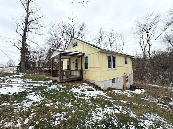 1995 Bantam Ridge Rd, Wintersville, OH 43953