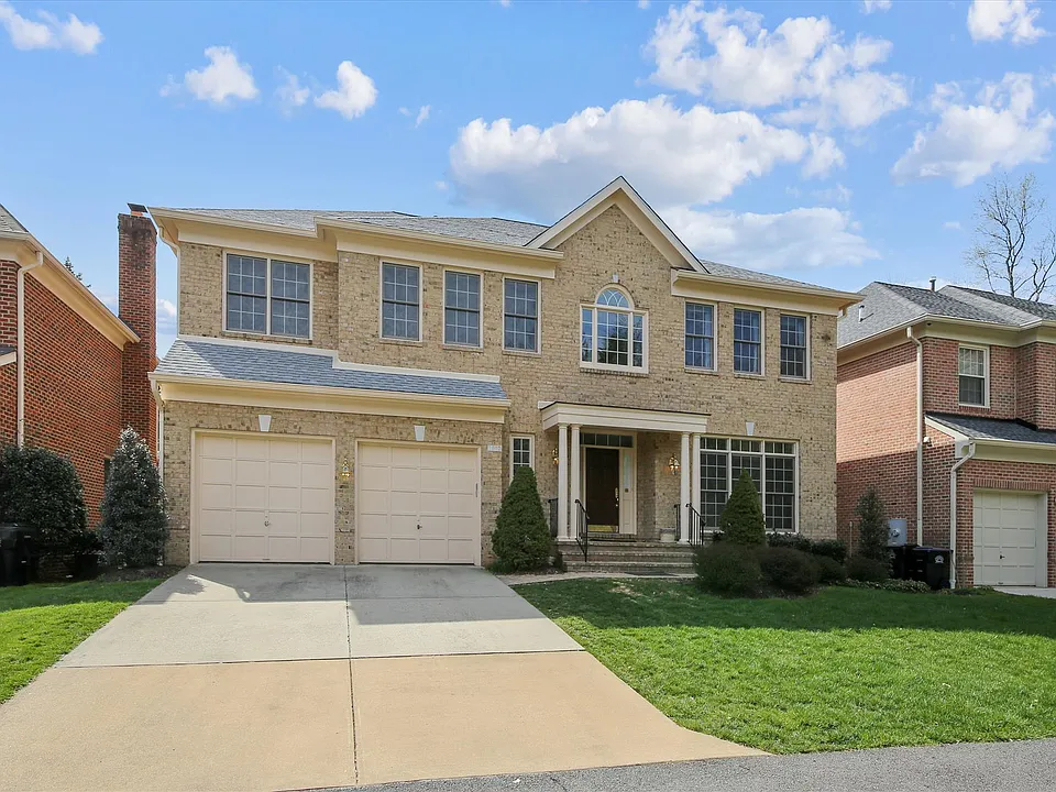 1912 Armand Ct