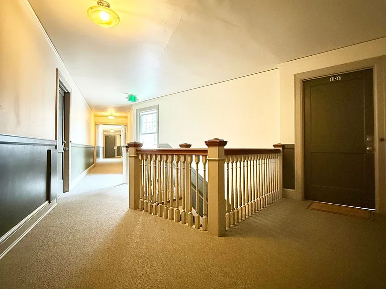 1522 E Olive Way — Photo 7