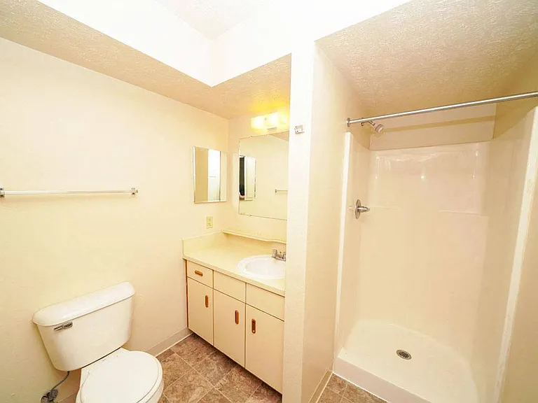 Windmill Lakes Apartments — Photo 28