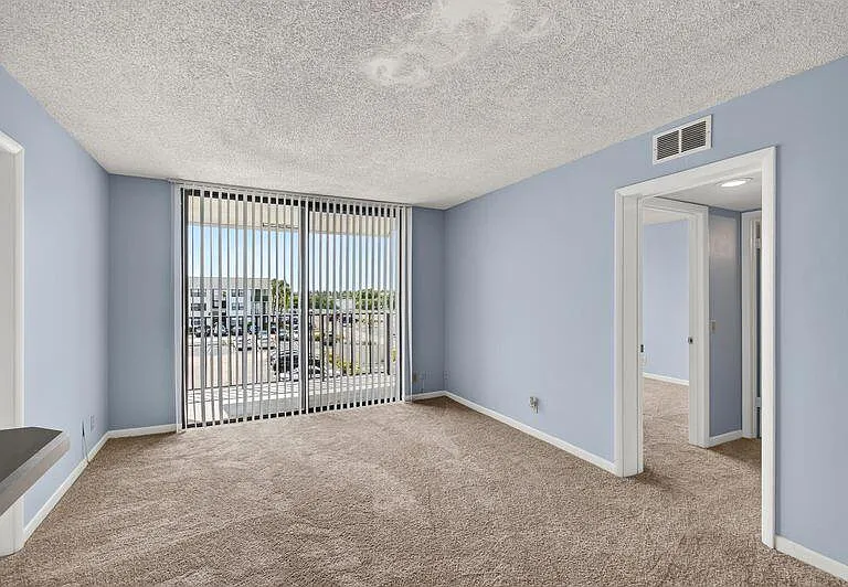 724 Executive Center Dr #31 — Photo 6