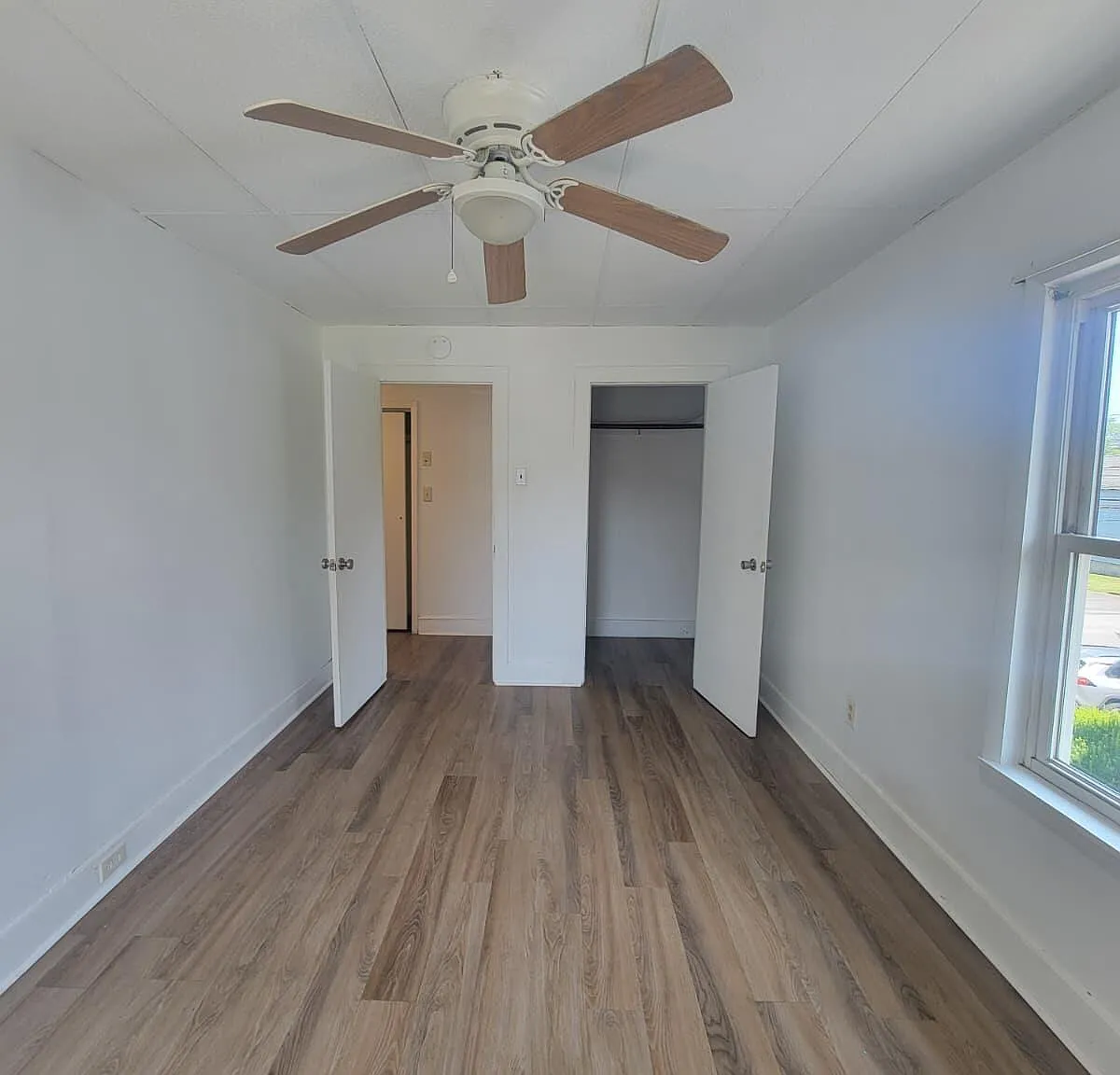 2 bed, 1.0 bath, 1200 sqft, $1,200 — Photo 2