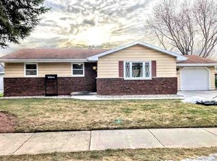 1127 Roosevelt St, Little Chute, WI 54140