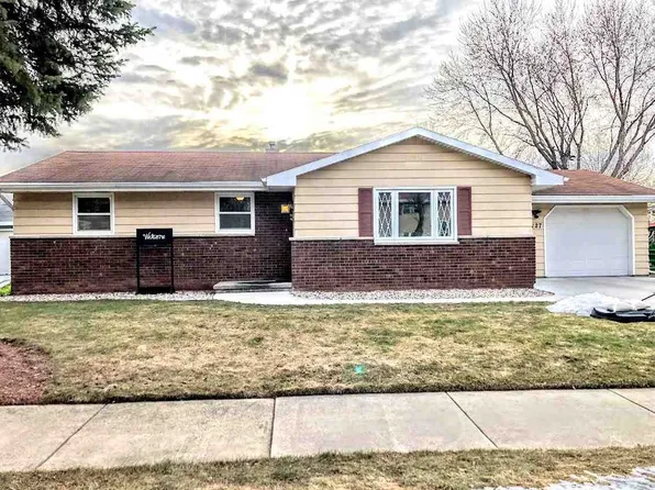 1127 Roosevelt St, Little Chute, WI 54140