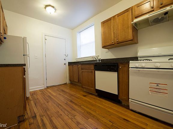 4301 W Potomac Apartments Chicago Kitchen_2