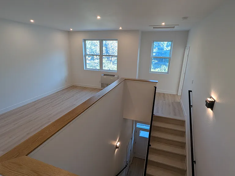 541 Eureka St — Photo 13