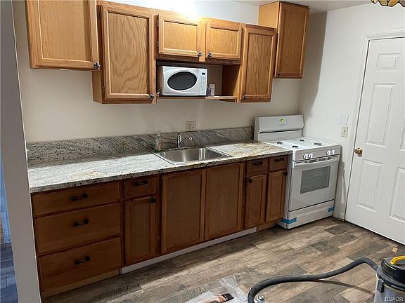 4th image of 41862 Park Ave
