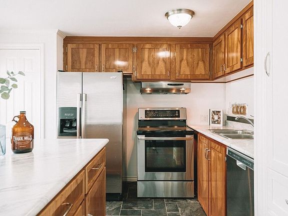 3rd image of 201 Cayer St #242