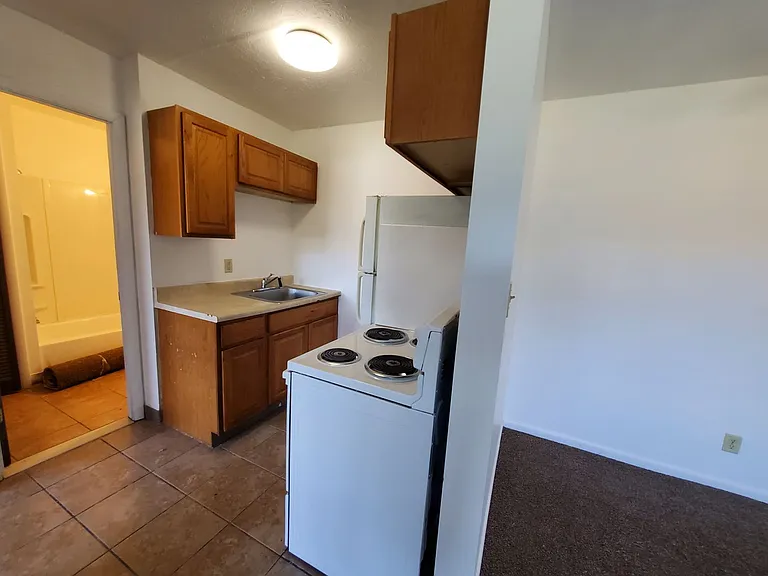 5058 Broadway — Photo 17