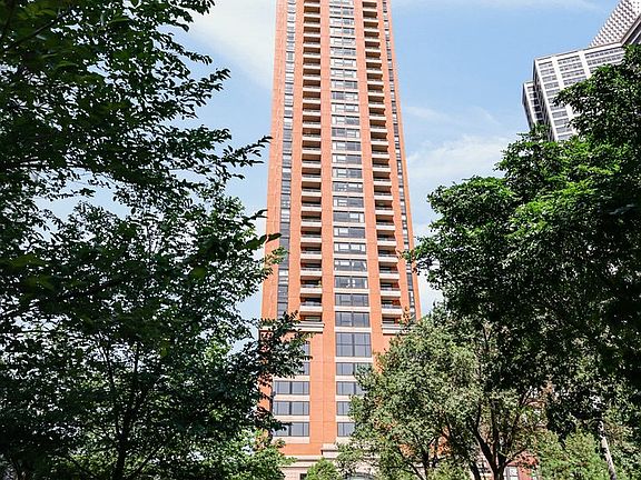 2nd image of 1160 S Michigan Ave APT 3402