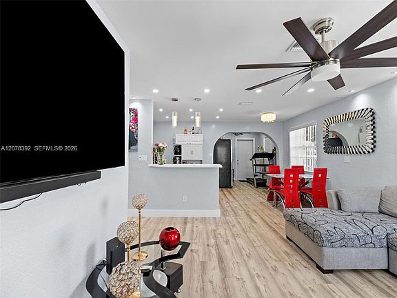 4th image of 6432 Perry St