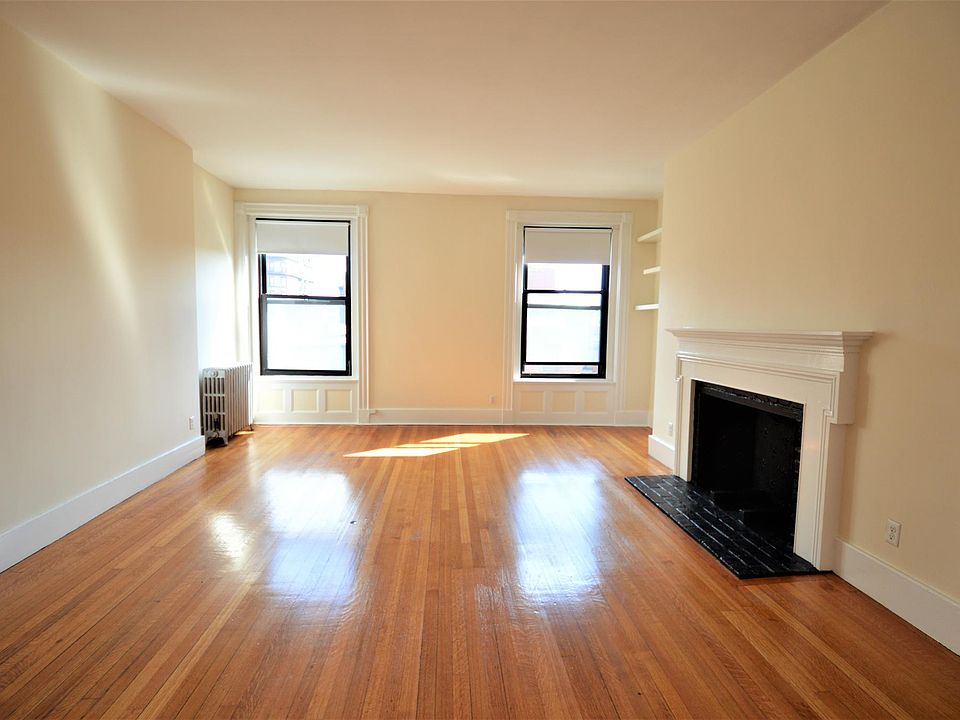 Living room facing beacon! Tons of sunlight!