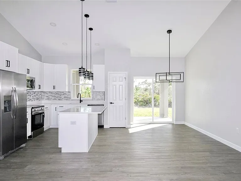 7335 Domenico St — Photo 9