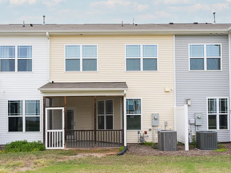 1004 Historic Cir — Photo 21
