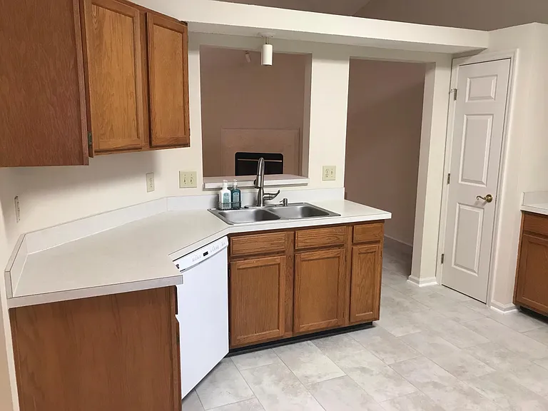 4429 Apple Leaf Dr E — Photo 5
