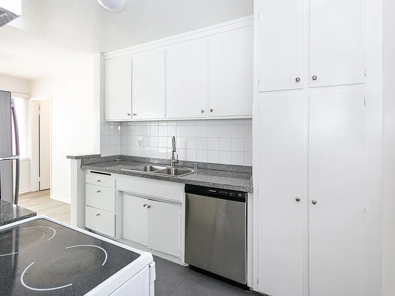 1010 S Bedford St #103 — Photo 23