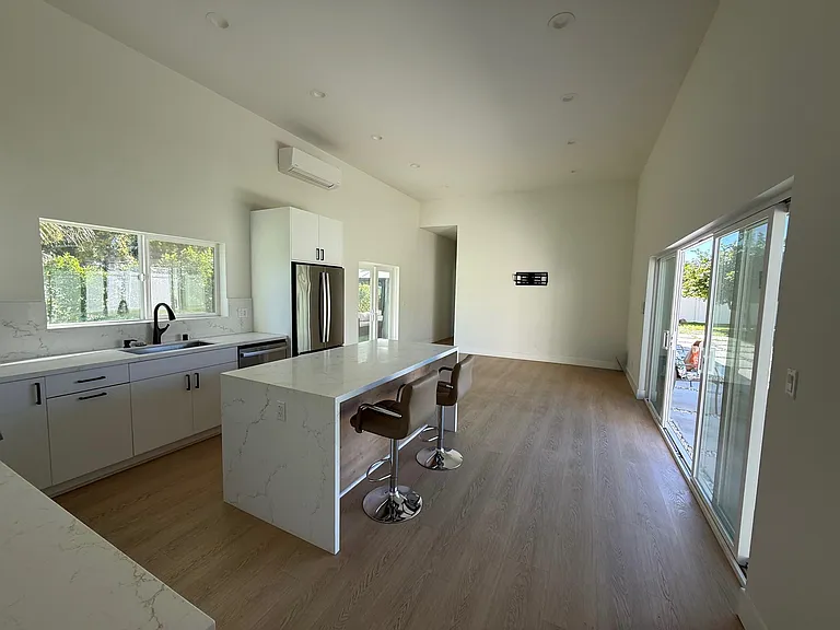 5732 Winnetka Ave — Photo 6