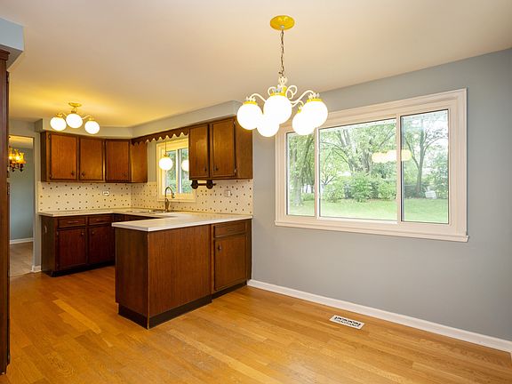 5th image of 624 Venice Ct