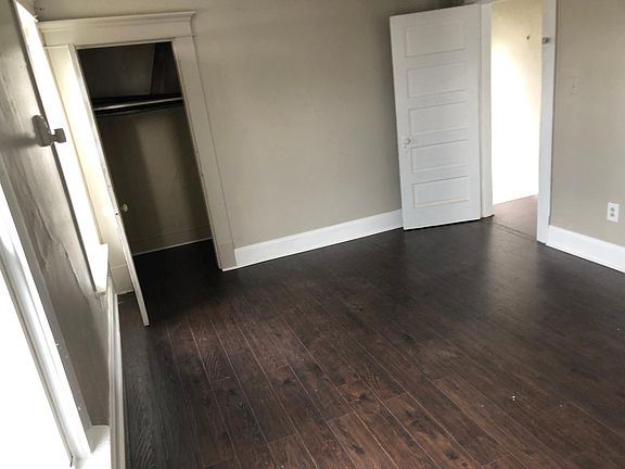 4th image of 2527 Indianola Ave