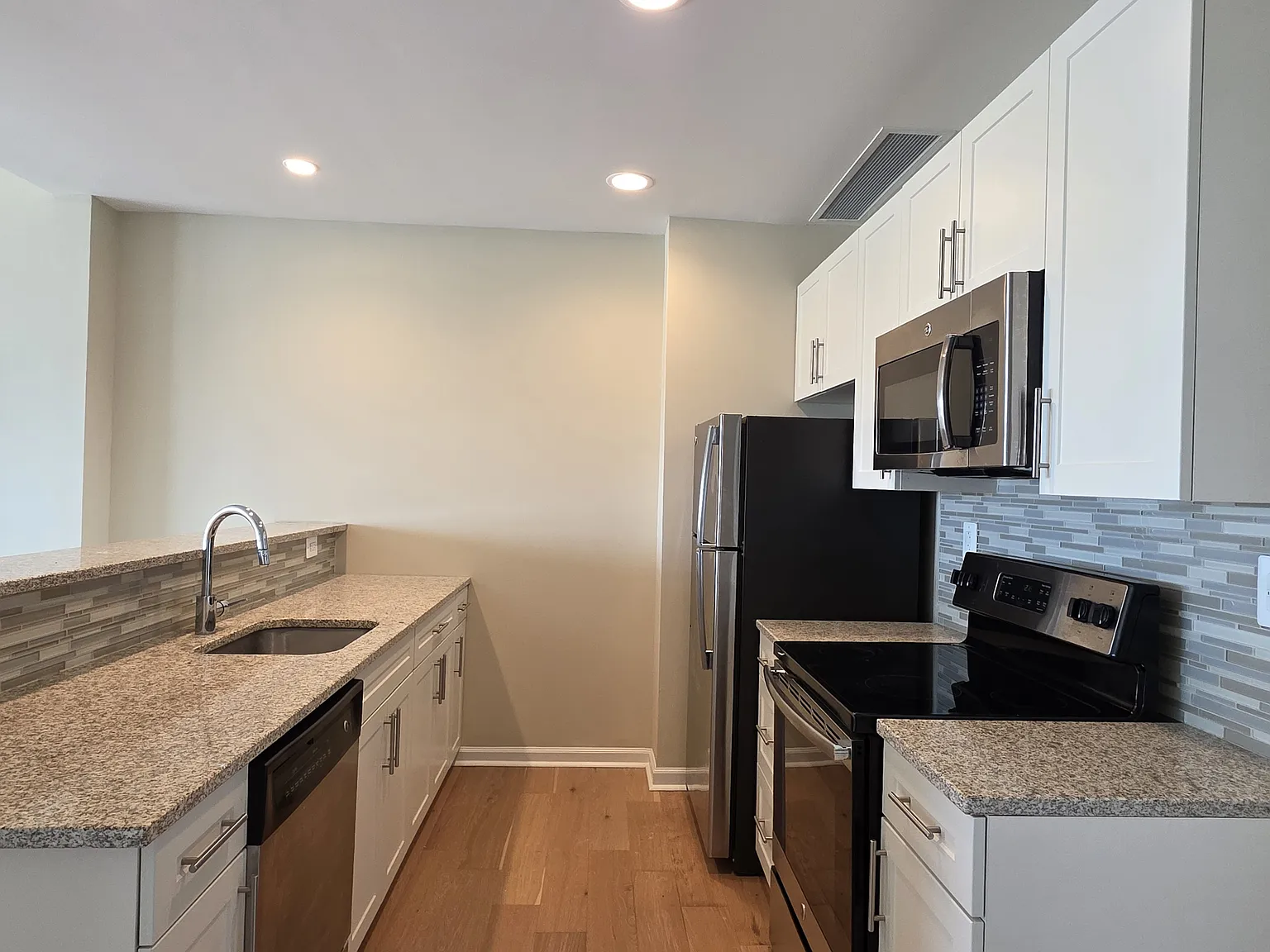 1 bed, 680 sqft, $2,050 — Photo 3