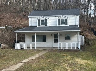 220 Hickory St, Mc Kees Rocks, PA 15136