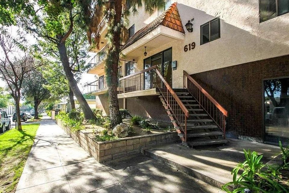 1st image of 619 E Elmwood Ave