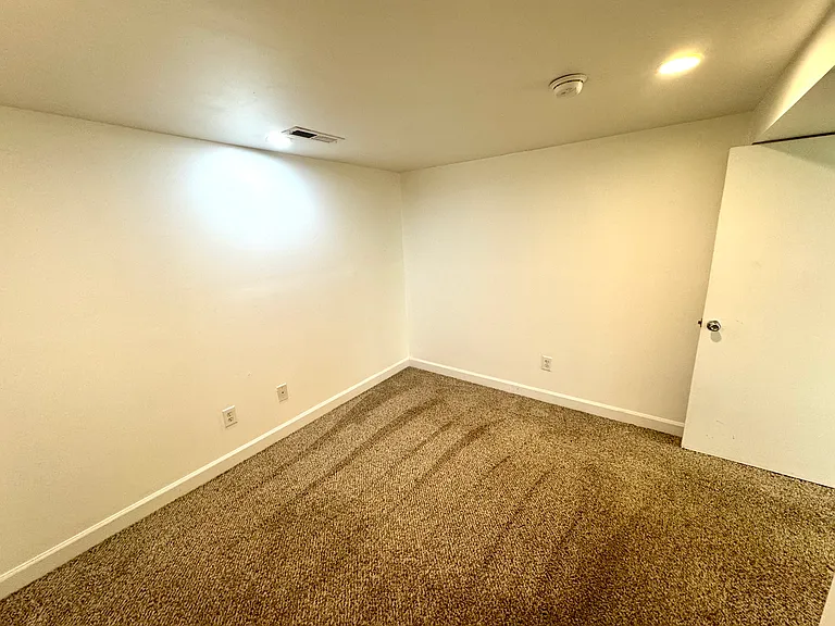 567 Whispering Hills Dr #B — Photo 17