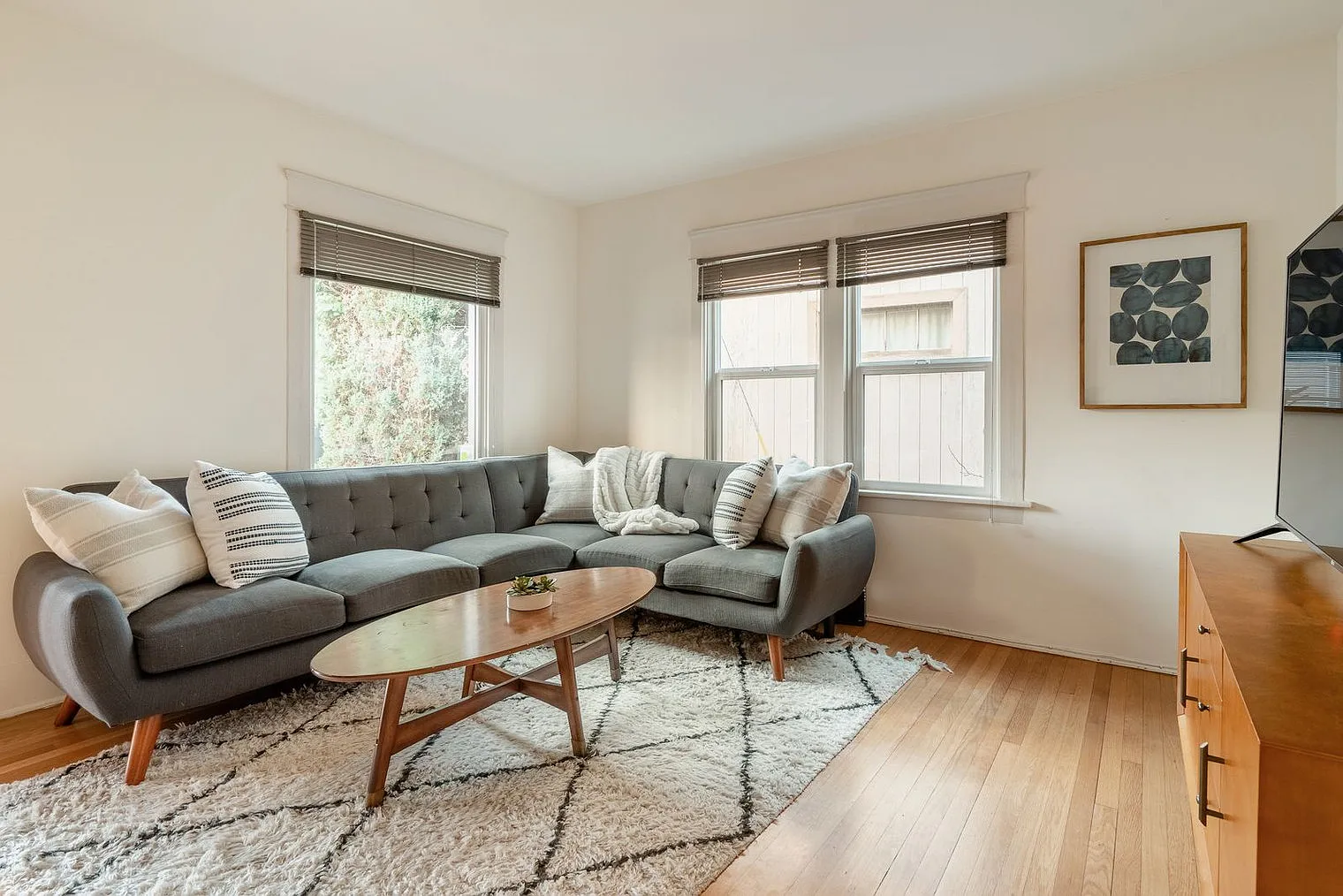 3 bed, 1.0 bath, 1442 sqft, $5,289 — Photo 1